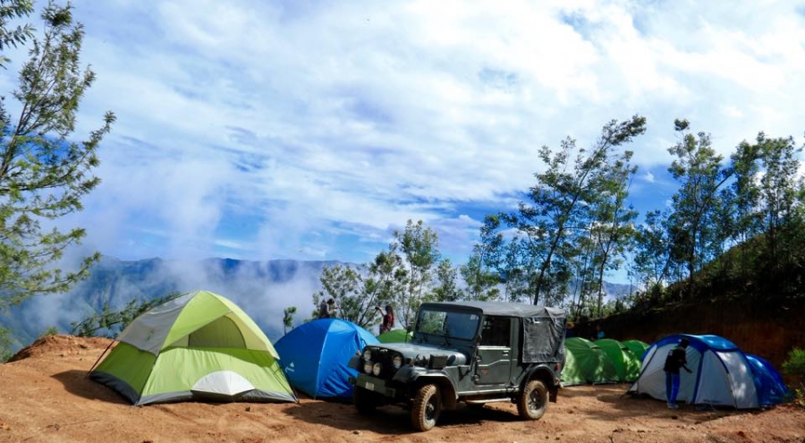 Kolukkumalai Tent Camping